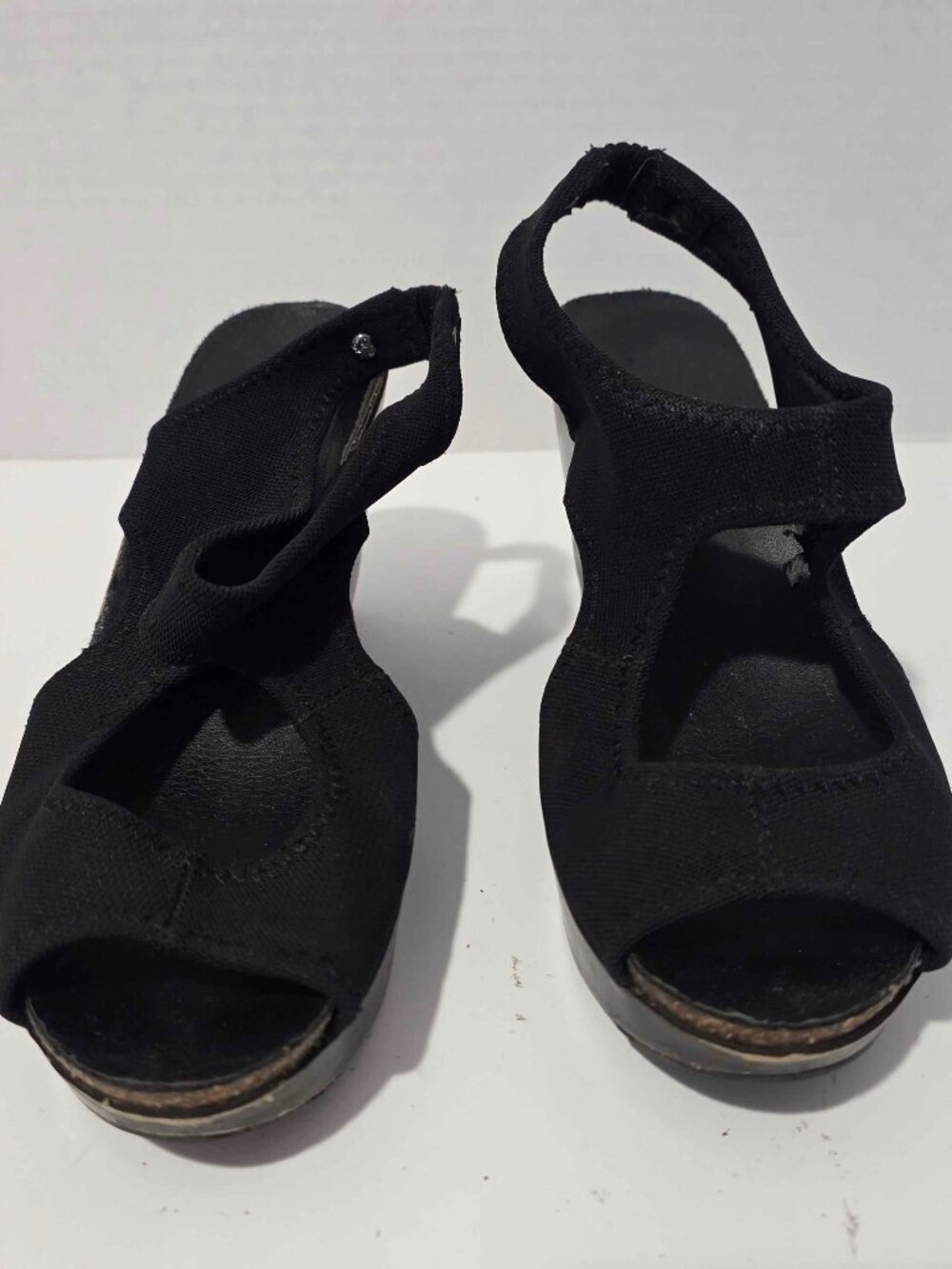 Simply Vera Vera Wang Black Sandals Crisscross Strap Peep Toe Women's Sz 9